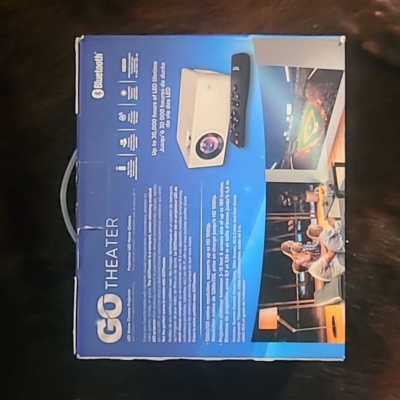 Go theater Bluetooth projector - Picture 2 of 3